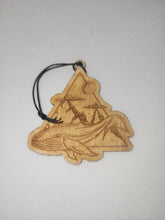 Load image into Gallery viewer, Reusable air freshener- Whale flight